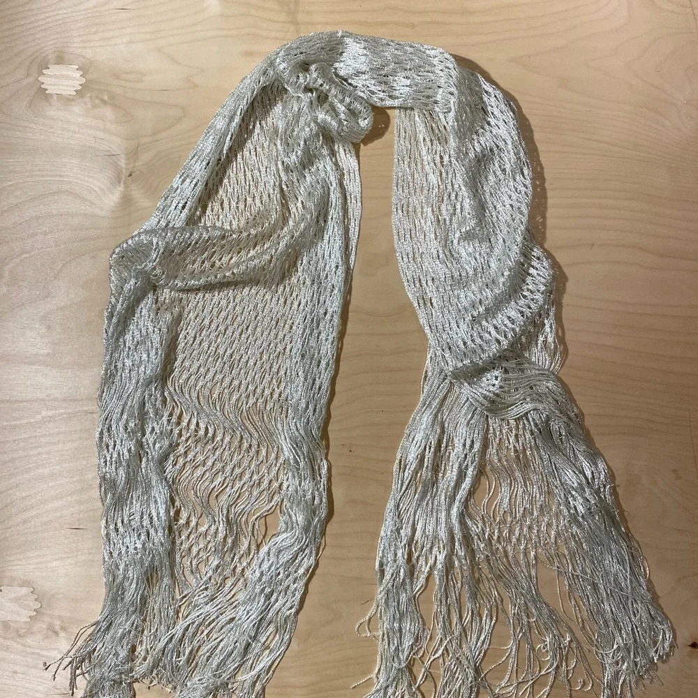 Lacy Silver /White thread Scarf (IO)